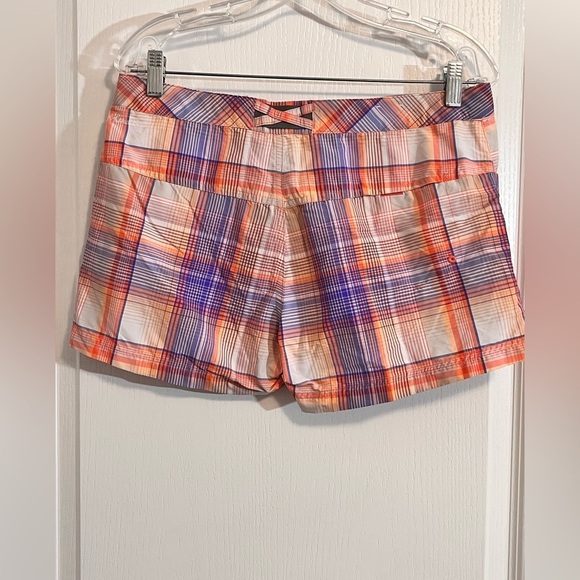 COLUMBIA  omni-shade omni-wick Lightweight Nylon Pink gray Shorts womens  size 8 - Picture 2 of 9